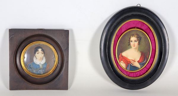 Lotto di due antiche miniature dipinte "Volti di giovani dame", una tonda e una ovale firmata Melocchi, cornicette in legno ebanizzato