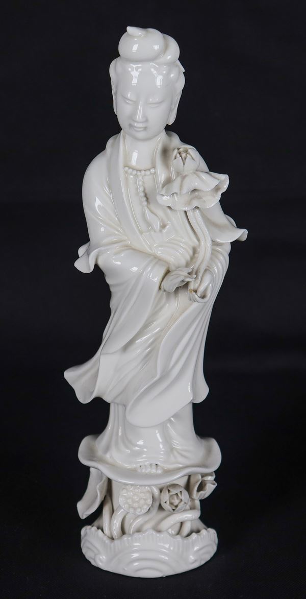 "Guanyin", small Chinese sculpture in white porcelain