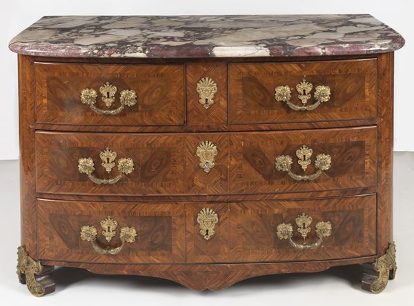 Antique French Napoleon III commode (1852-1870), in purple ebony and bois de rose with thread inlays, friezes, trimmings and handles in gilded and chiselled bronze, two small and two large pullers underneath and top in brecciated pavonazzo marble
