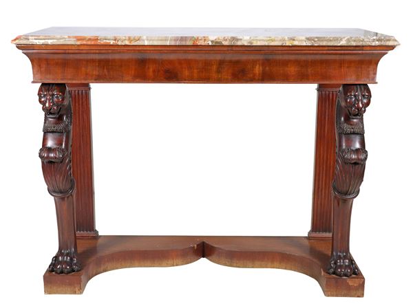Consolle toscana Luigi Filippo in mogano, con le due gambe anteriori a forma di sculture di leoni e le due posteriori a forma di colonne neoclassiche scannellate, poggianti su piano sagomato, piano in marmo fior di pesco