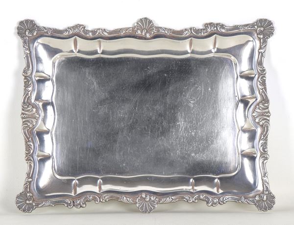 Antique small silver mail tray, rectangular shape with chiselled and embossed edges with motifs of floral scrolls and shells, gr. 890