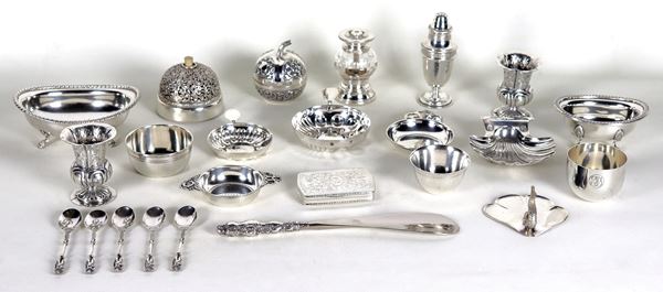 Lot in chiselled and embossed silver (24 pcs), net weight gr. 850