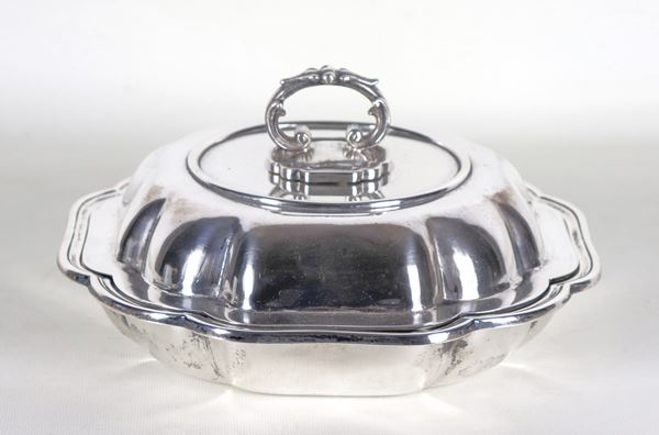 Ancient round silver vegetable dish with shaped edges, gr. 1140. Fascio Period Stamp