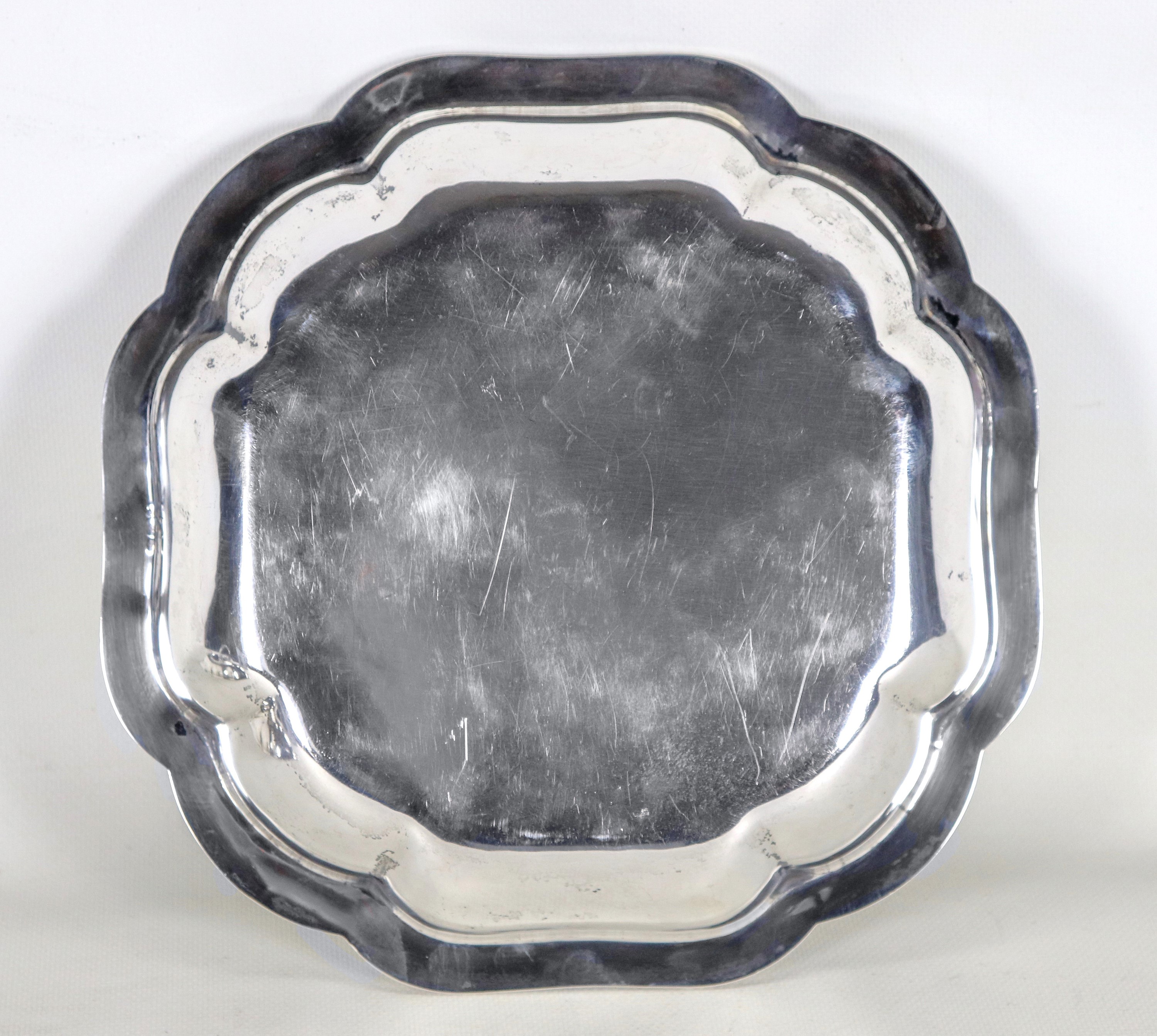 Antica legumiera tonda in argento con bordi sagomati, gr. 1140. Bollo Periodo del Fascio