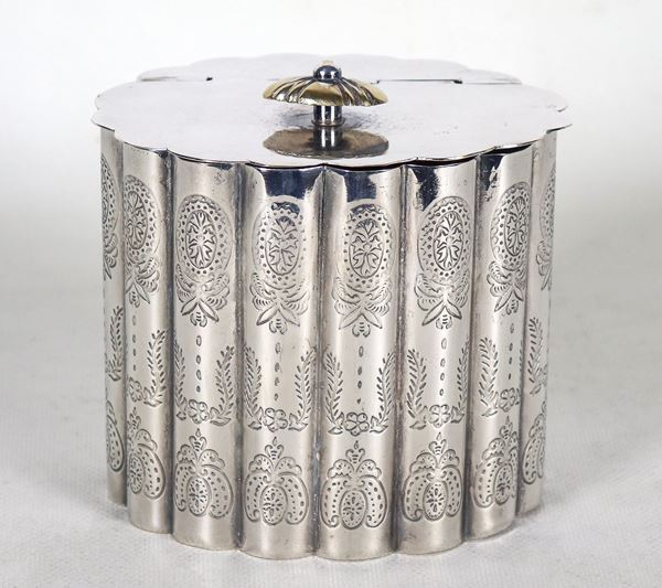 Curved oval shaped tea box, in silvered metal, embossed and chiseled with flower and leaf motifs