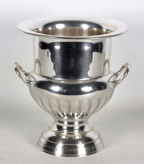 Champagne bucket in silver metal with two handles