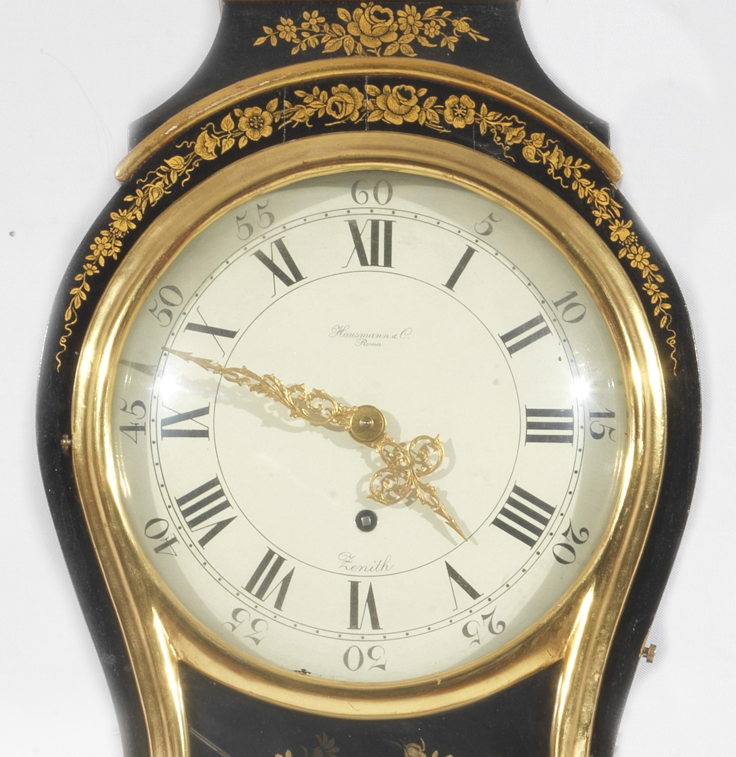 Orologio a cartel con mensola in legno laccato nero e decori dorati, firmato Hausmann & C.- Roma,...