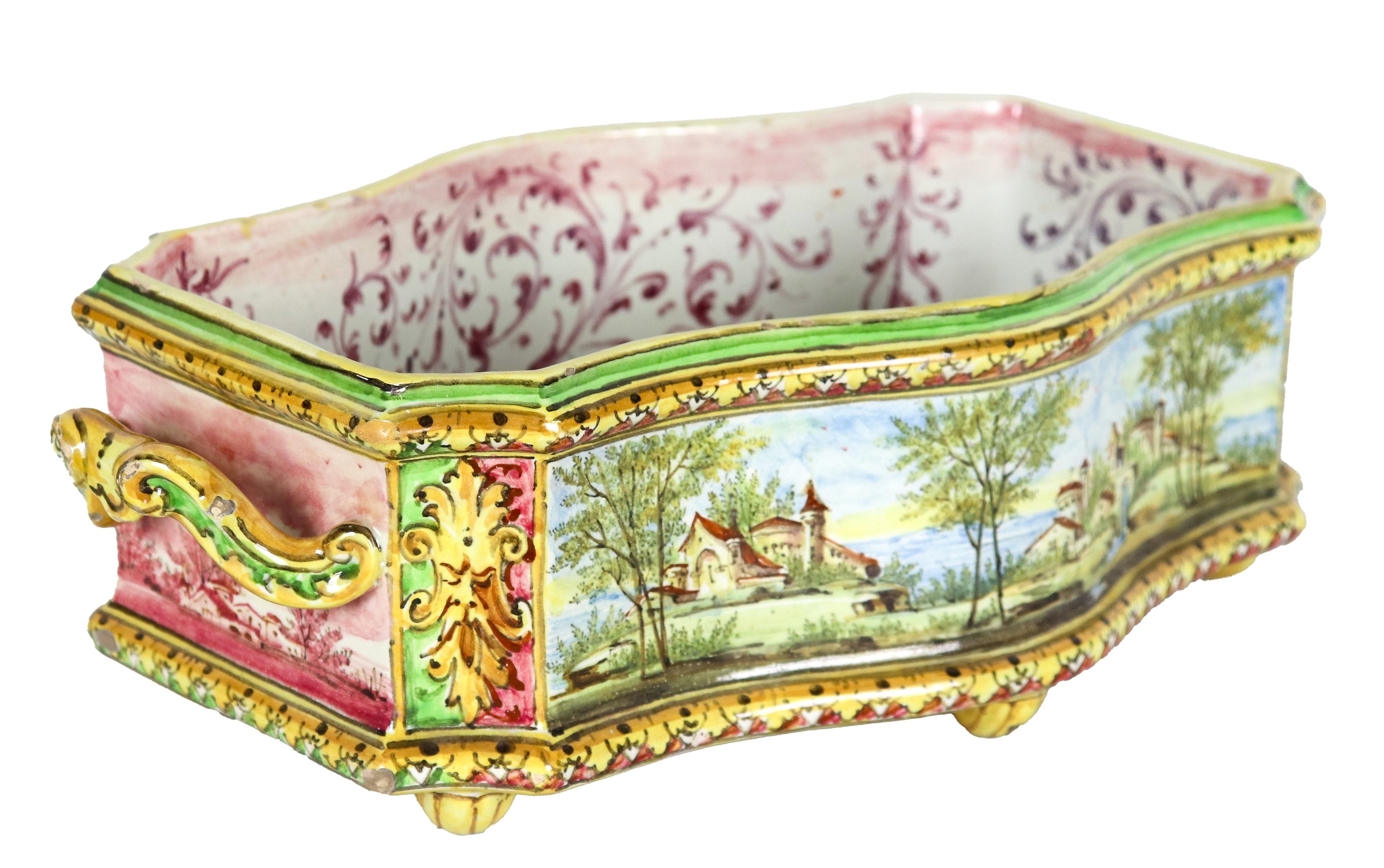 Antico centrotavola in maiolica bolognese policroma, a forma rettangolare centinata con due manic...
