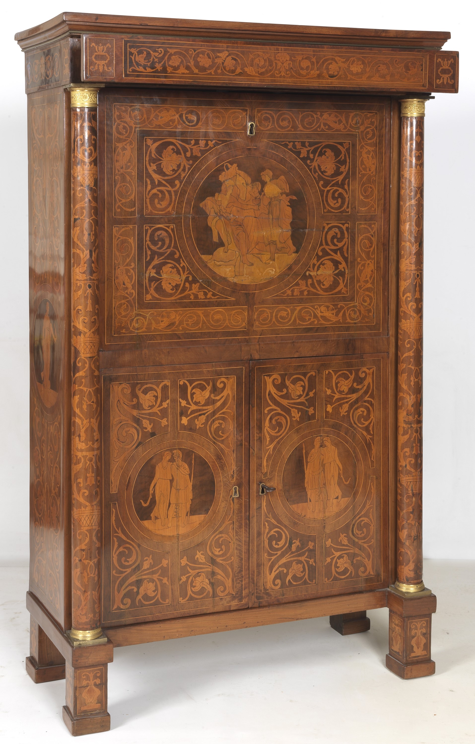 Antico secretaire lombardo in noce, Epoca Primo Impero, interamente intarsiato a motivi neoclassi...