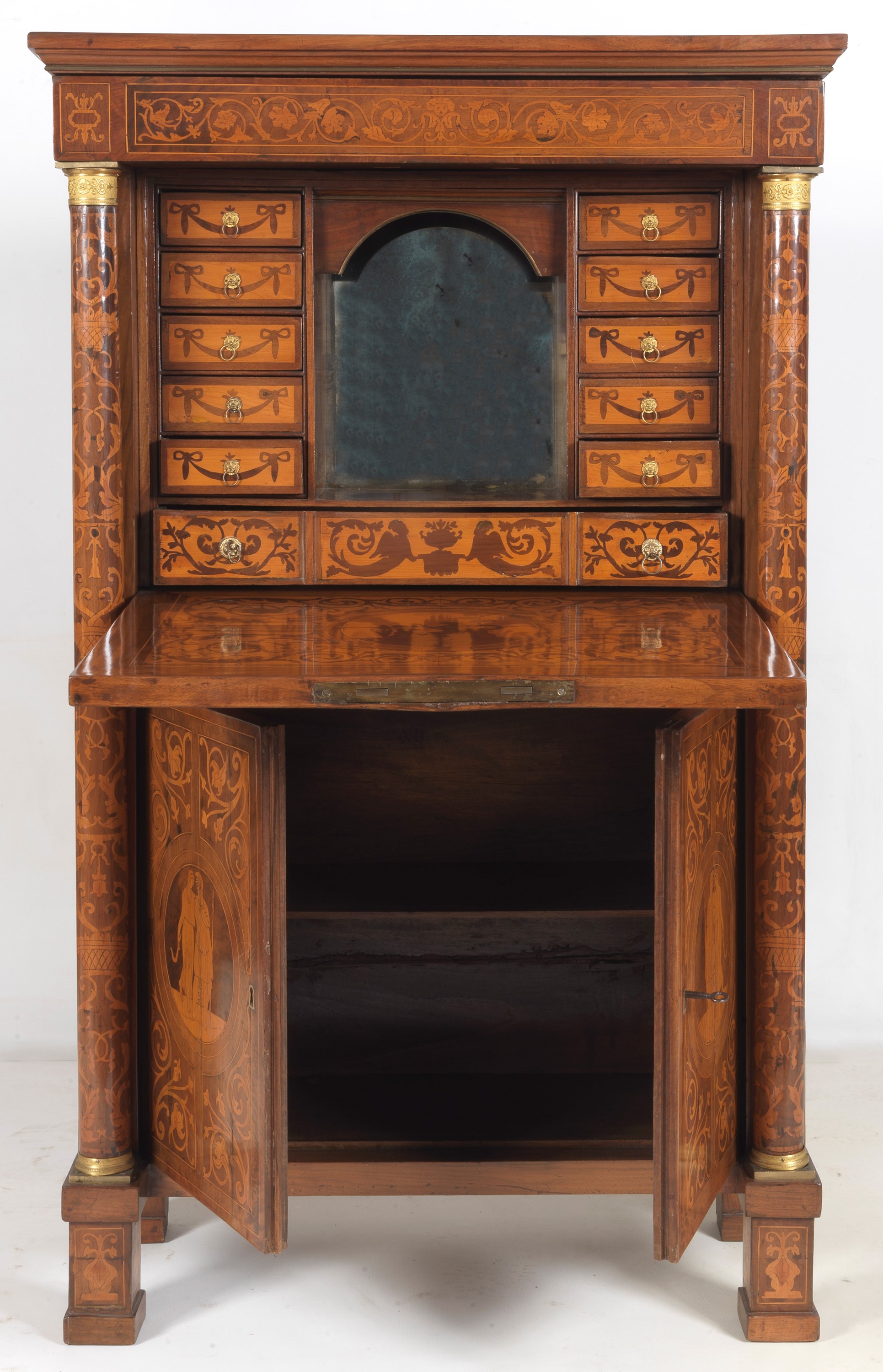 Antico secretaire lombardo in noce, Epoca Primo Impero, interamente intarsiato a motivi neoclassi...