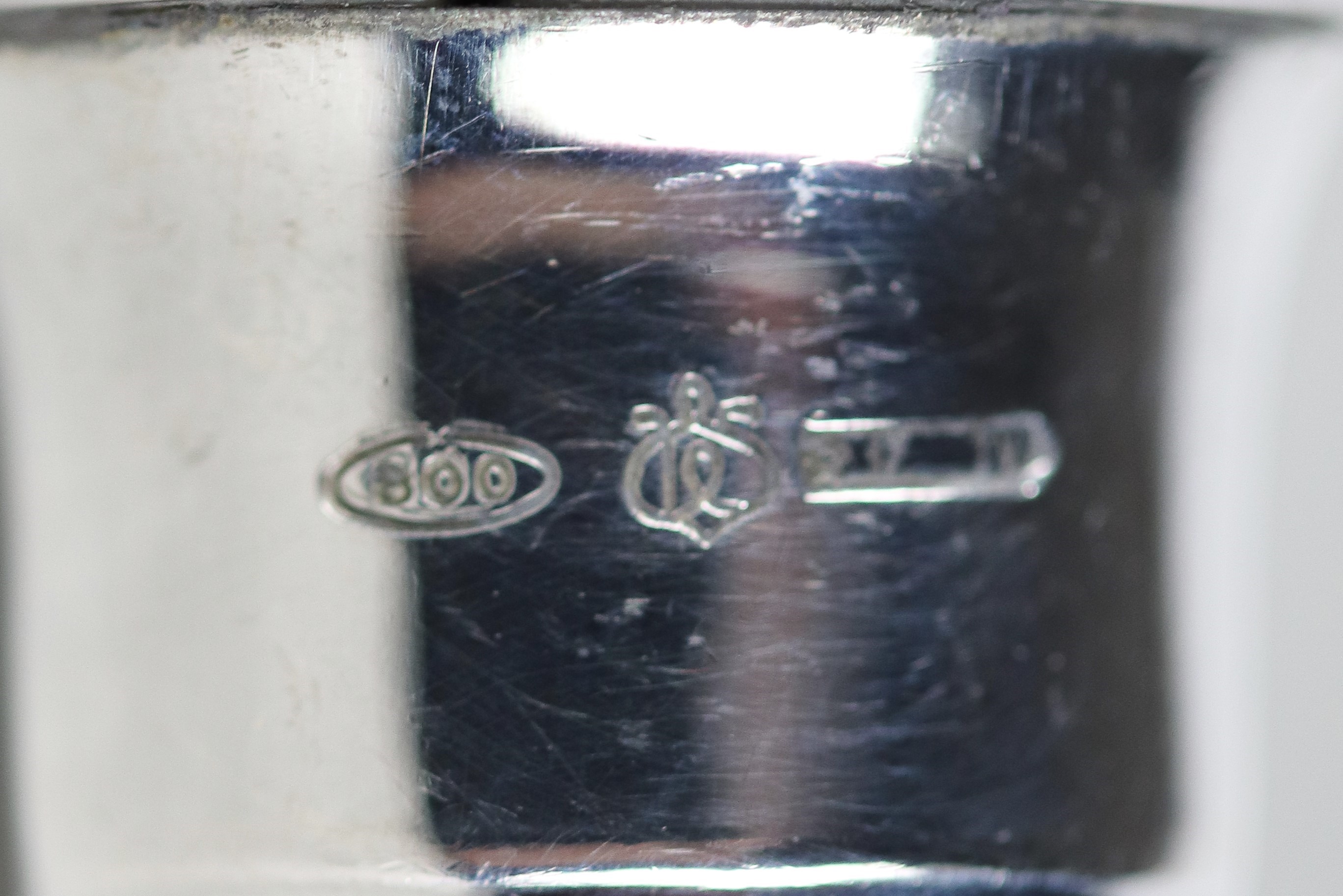 Servizio di posate in argento cesellato e sbalzato a motivi Impero, marcato Schiavon (pz 113), gr...