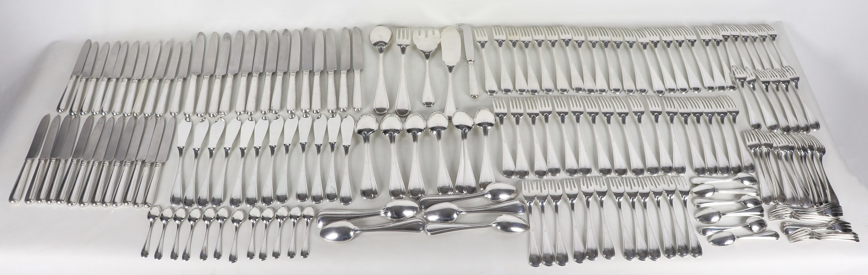 Servizio di posate in argento (186 pz), gr. 8490