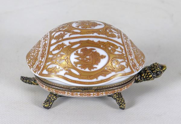 "Turtle", white porcelain box decorated in pure gold with scrolls and noble coats of arms, gilded bronze trimmings