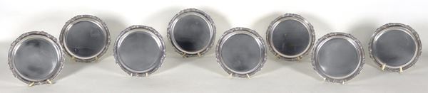Lot of eight silver bread plates, with chiselled and embossed edge, gr. 1010