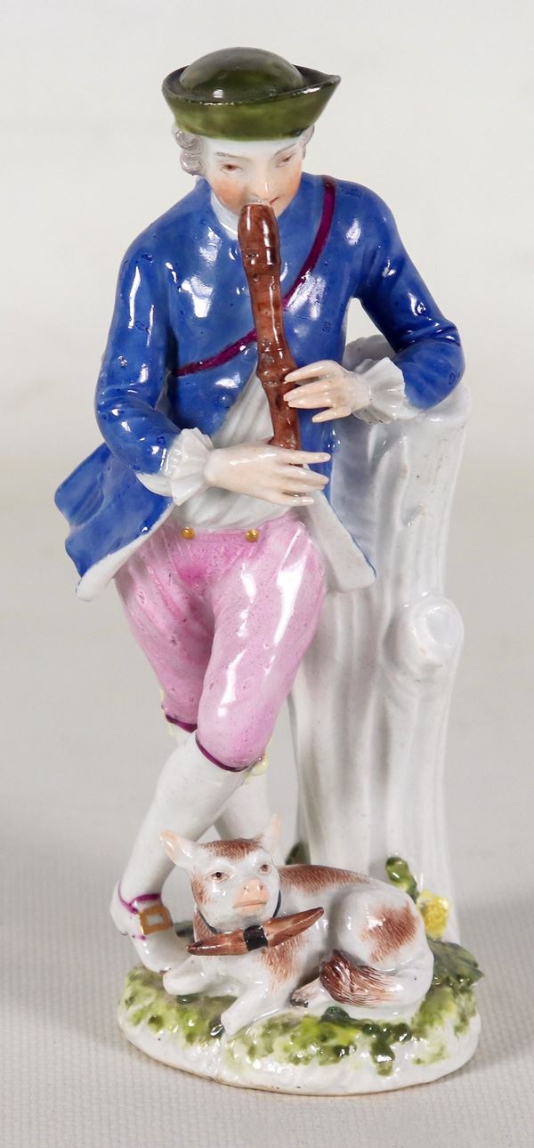 "Pifferaio con cagnolino", antica statuina in porcellana variopinta di Meissen. Fine XVIII Secolo