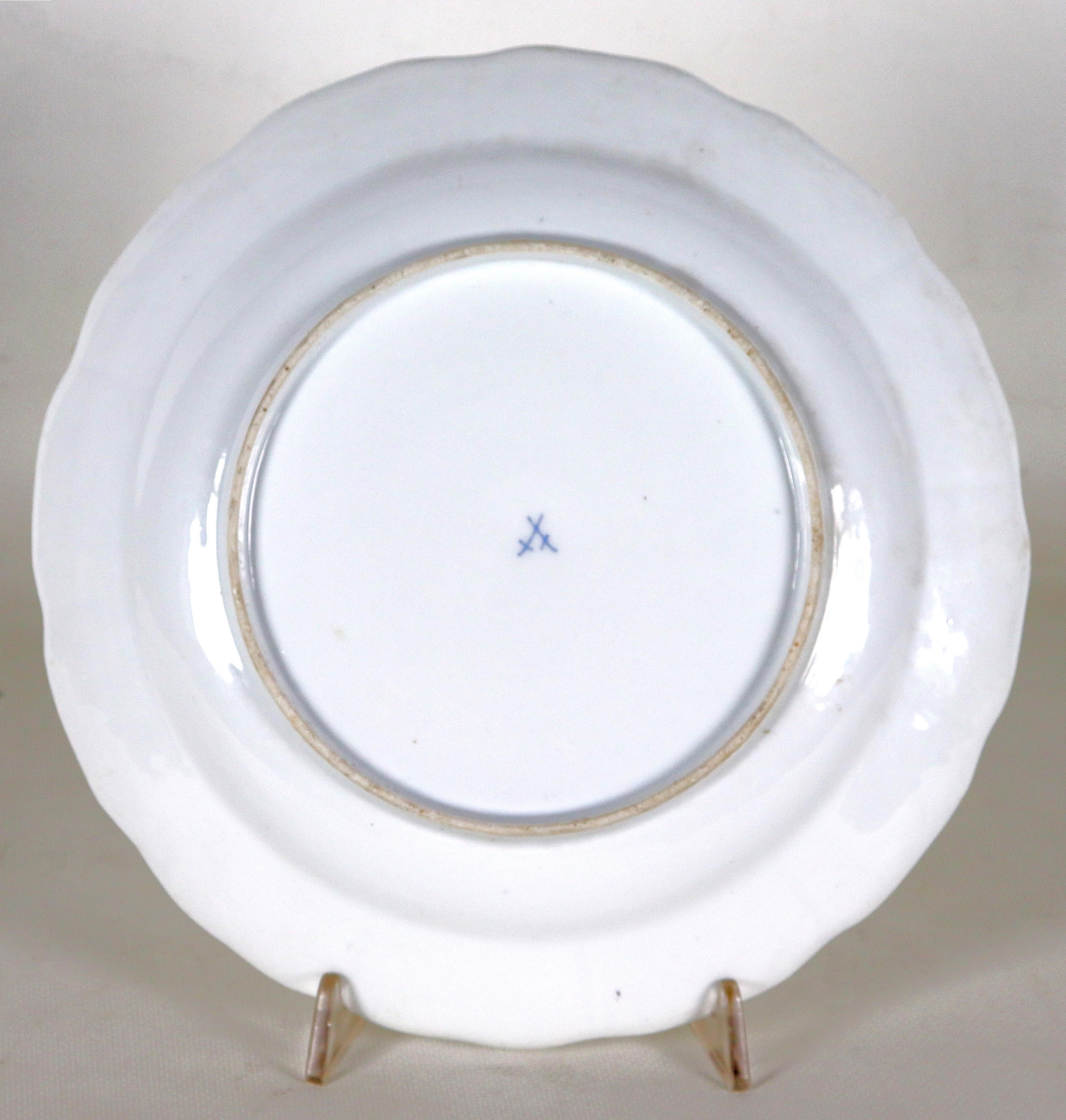 Piatto tondo in porcellana variopinta di Meissen, Periodo 1740-1760, decorato con drago, uccello ...