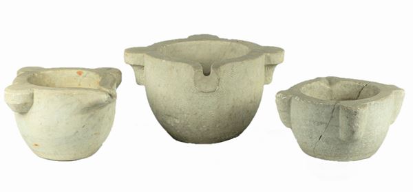 Tre Mortai in pietra e marmo