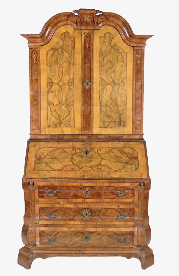 Antique Lombard-Veneto trumeau from the Louis XV era, in walnut and walnut root, entirely inlaid with intertwined floral scrolls. The upper part has two doors with a central door and drawers inside, the lower part has a flap forming a desk, three drawers underneath and slipper legs. Various defects
