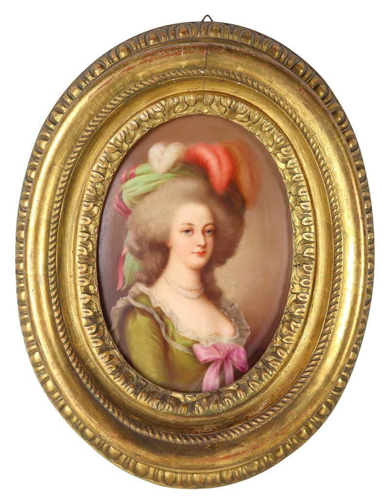 "Ritratto di nobildonna con cappello", antica placca ovale in porcellana smaltata e variopinta. F...