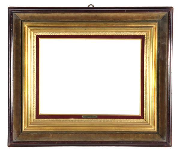 Cornice a bacheca in noce e legno dorato