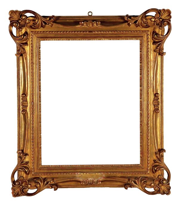 French frame in gilded wood and carved with scroll and shell motifs