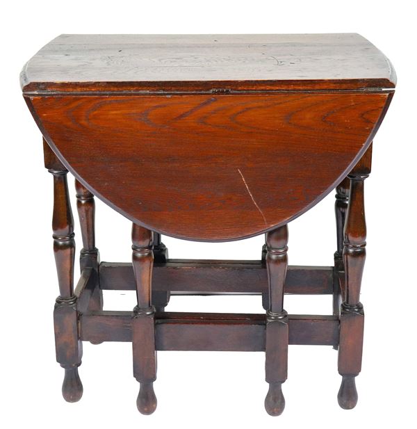 Antique Scottish oak flap table, with two oval flaps and gate opening mechanism, turned legs. Defects in the floor