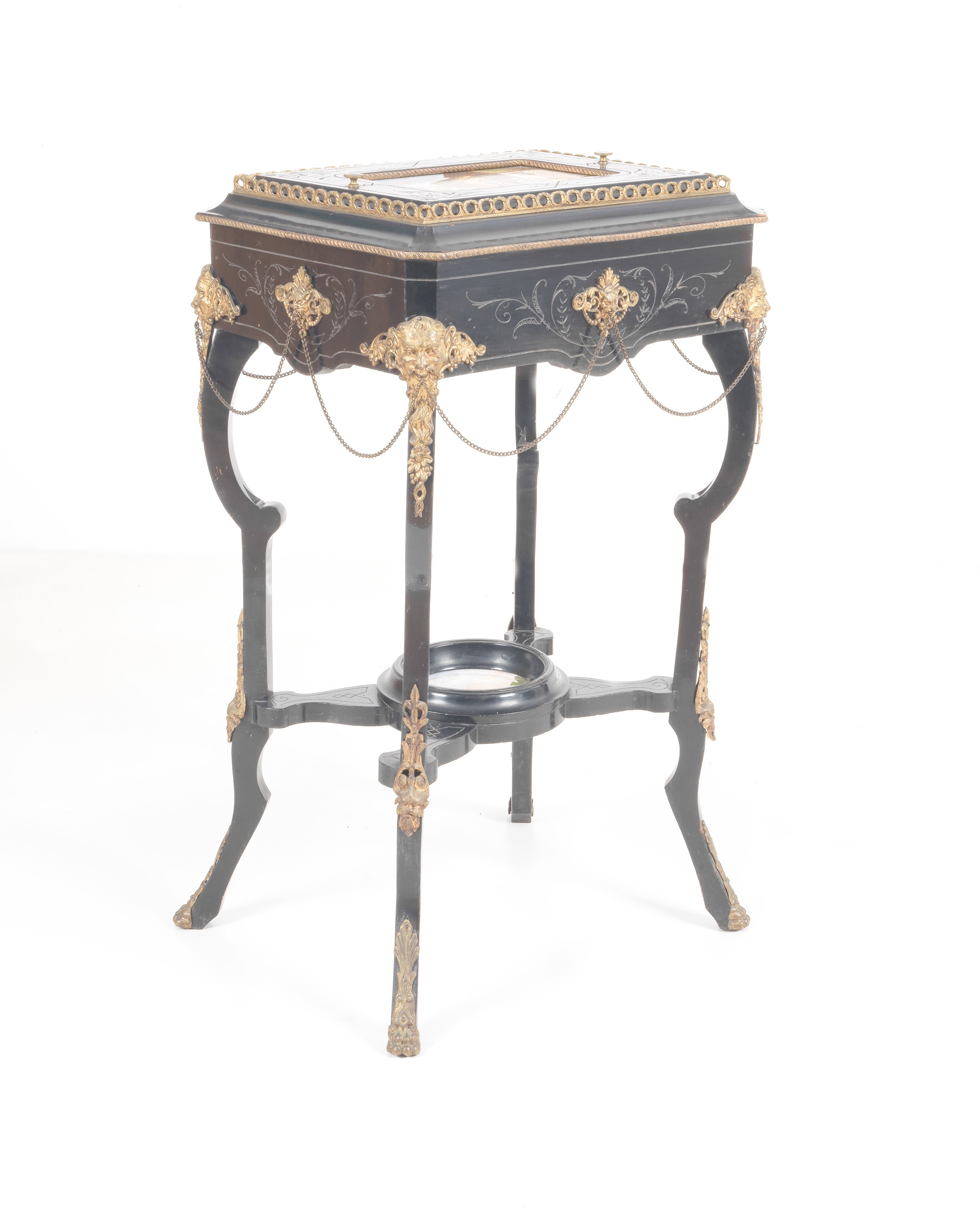 Antica poudresse francese Napoleone III in legno laccato nero, con placche in porcellana dipinta ...