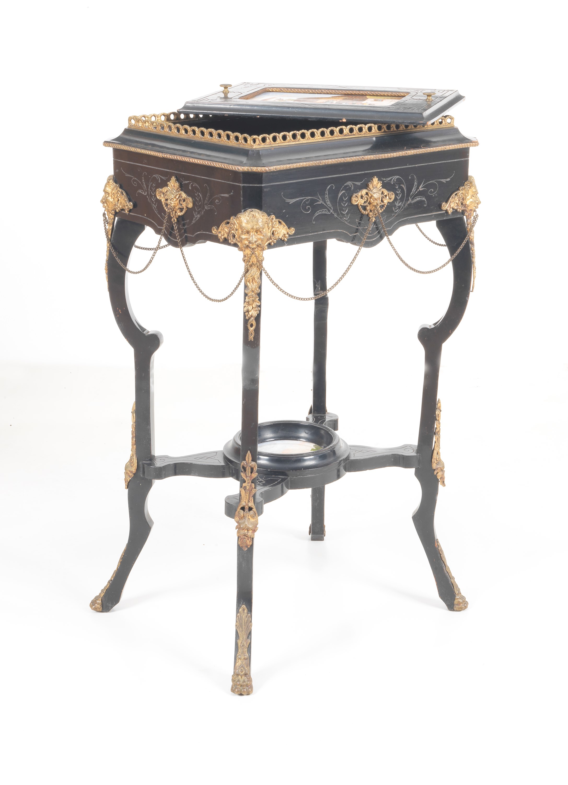 Antica poudresse francese Napoleone III in legno laccato nero, con placche in porcellana dipinta ...