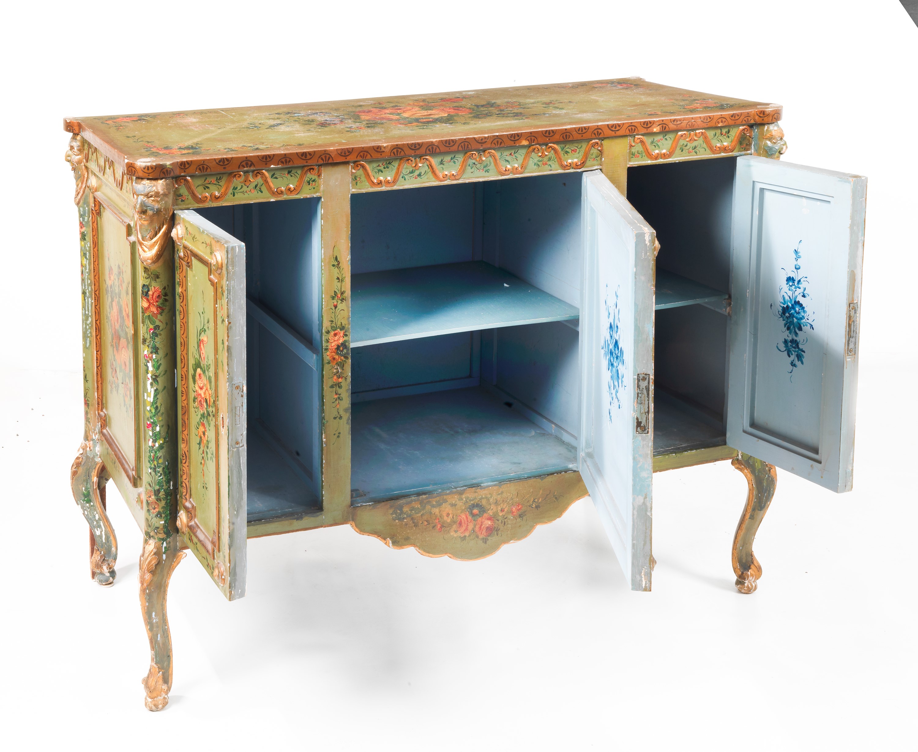 Servante veneta di linea Luigi XVI, laccata in verde e decorata a mazzetti di fiori policromi con...