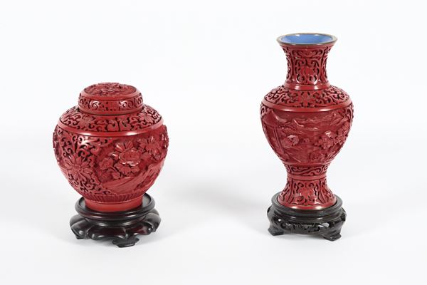 Chinese lot of a vase and a potiche in red lacquered enamel, decorated with &quot;Oriental Scenes&quot;