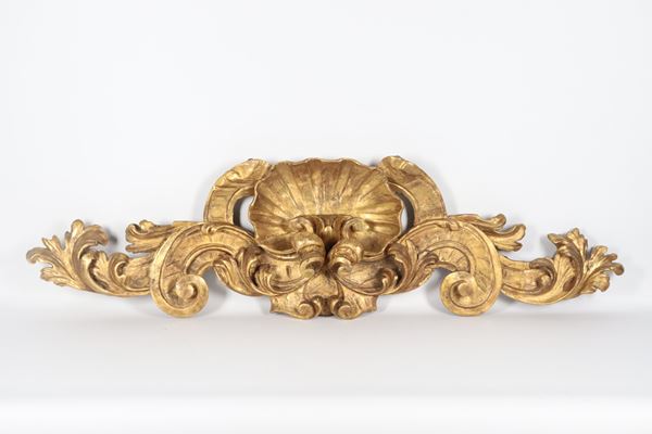 Antique large gilded and carved wooden frieze with Louis XIV motifs of acanthus leaves and central shell