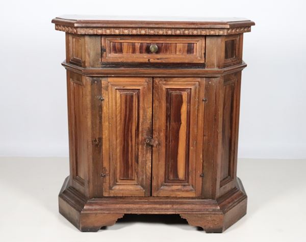 Umbrian sideboard in Louis XIV style in walnut, shaped with central drawer and two doors underneath