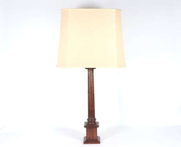 Neoclassical carved column shaped walnut table lamp