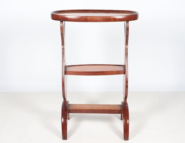 Oval shaped mahogany centre table with inlaid rosette on the top, four curved legs