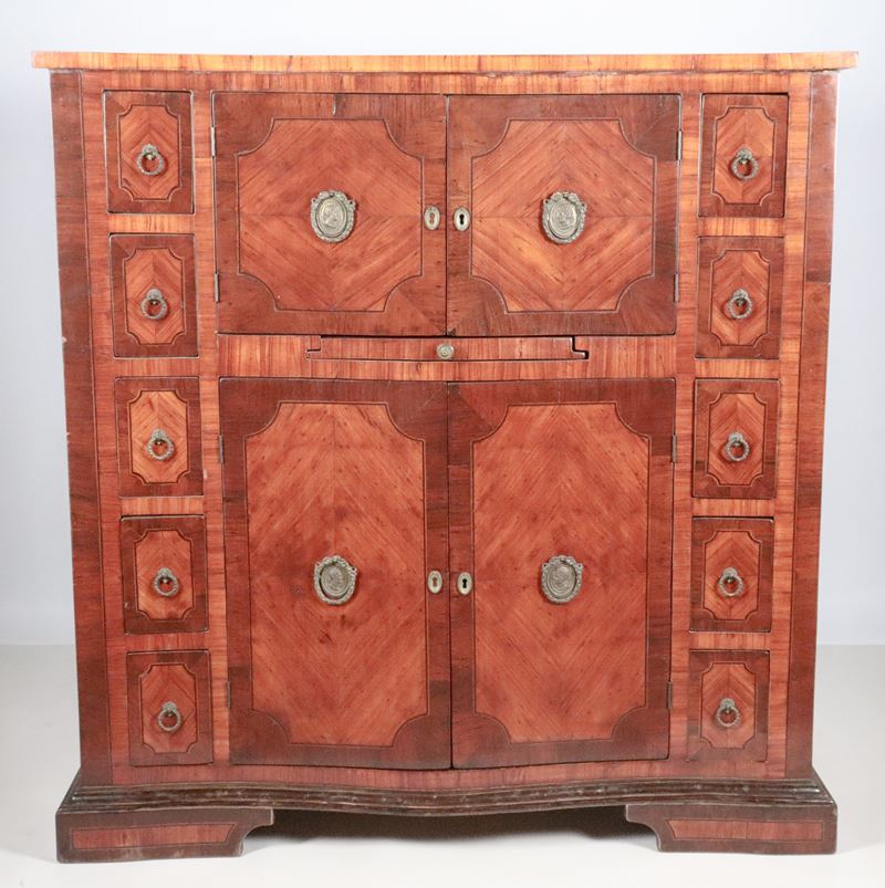 Secretaire francese in bois de rose ed ebano viola, con intarsi a riquadri geometrici e maniglie ...