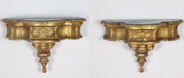 Pair of antique wall brackets in gilded and carved wood, oval-shaped with faux green marble tops