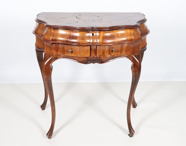 Venetian bedside table in Louis XV style in walnut root, with a curved shape with a fold-down top and compartment inside and two drawers underneath