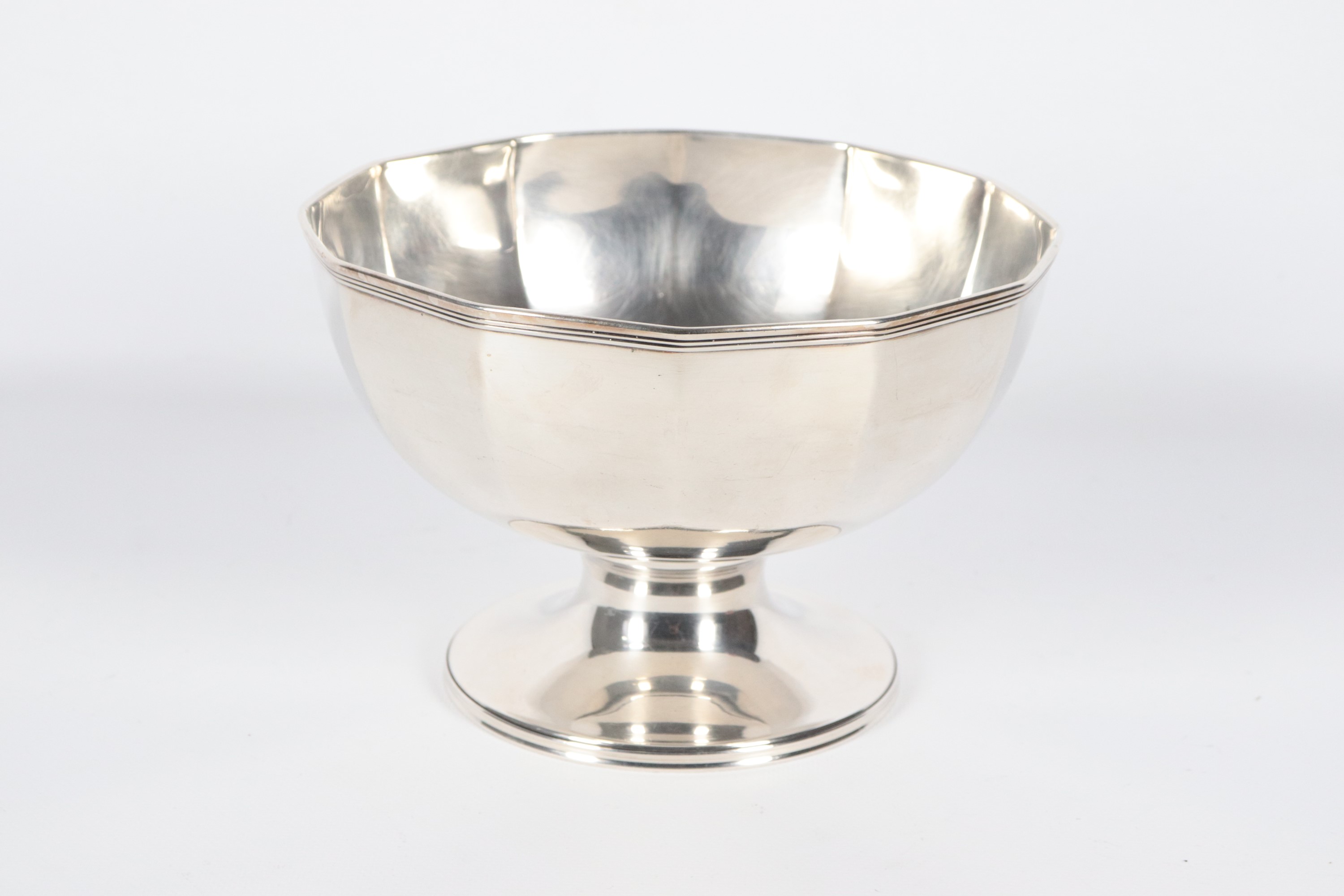 Bowl francese argentata, marcata Christian Dior, con bordo sfaccettato