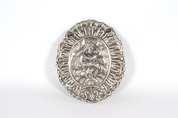 Ancient Neapolitan oval silver plaque depicting &quot;The Madonna del Carmine&quot;, entirely chiseled and embossed. Naples stamps Ferdinand I Period - Silversmith VC, gr. 30