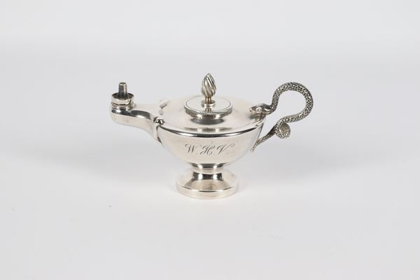 Small English George V silver lamp, slight dent. Sheffield 1910 hallmarks, 150 gr.