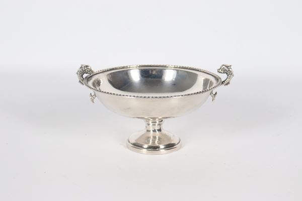 Antique small French silver cup, handles with small sculptures of seahorses and beaded edge. Dents on the base, gr. 215