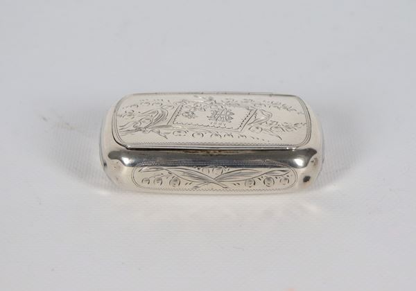 Antique French snuffbox in chiseled and embossed silver with scrolls and bunches of flowers, various dents. Stamped France 1897, gr. 90