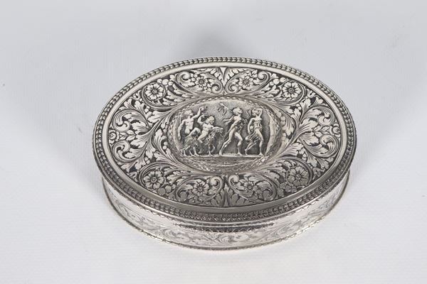 Antique oval-shaped silver jewelry box, entirely chiseled and embossed with floral scrolls, oval medallion with bacchanal scene on the lid, 250 g