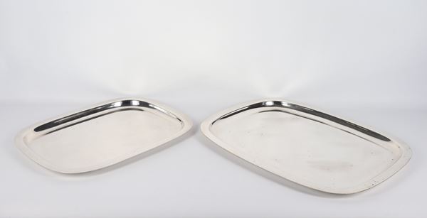 Lot of two oval trays in silver metal, different sizes