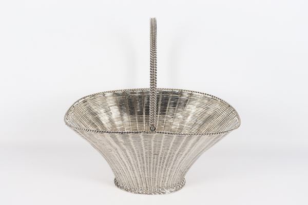 Large oval basket in silver metal worked in fake wicker