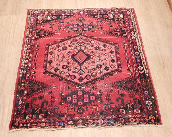 Persian rug Hamadan with geometric design on red and antique pink background. Traces of rapè