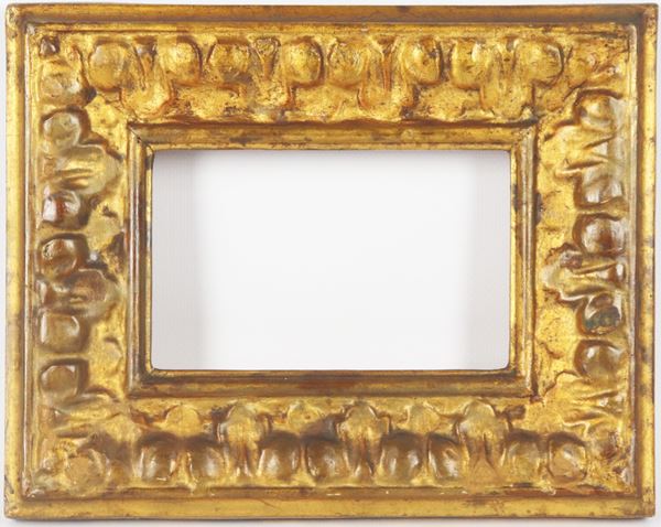 Antique small frame in gilded wood and carved with foliage motifs