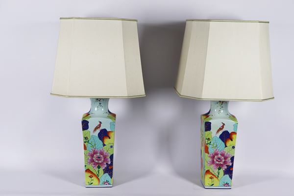 Pair of square-shaped table lamps, in polychrome porcelain with decorations of flowers and exotic birds