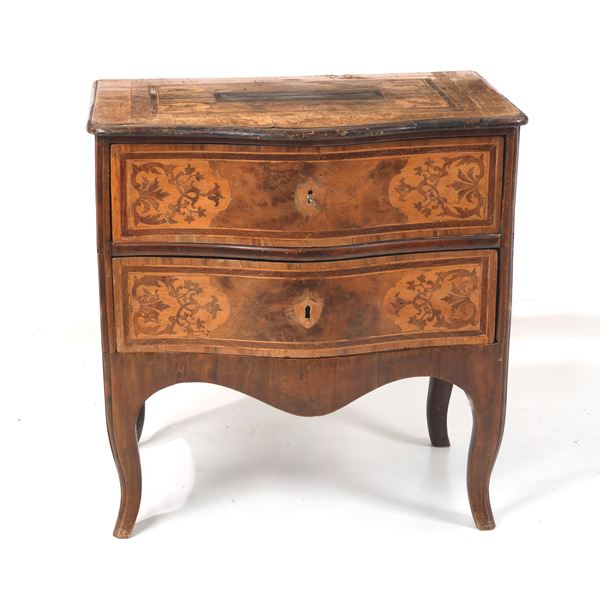 Antique small Roman Louis XV chest of drawers in walnut, with boxwood inlays of floral scrolls, two drawers and four curved legs. The top has defects