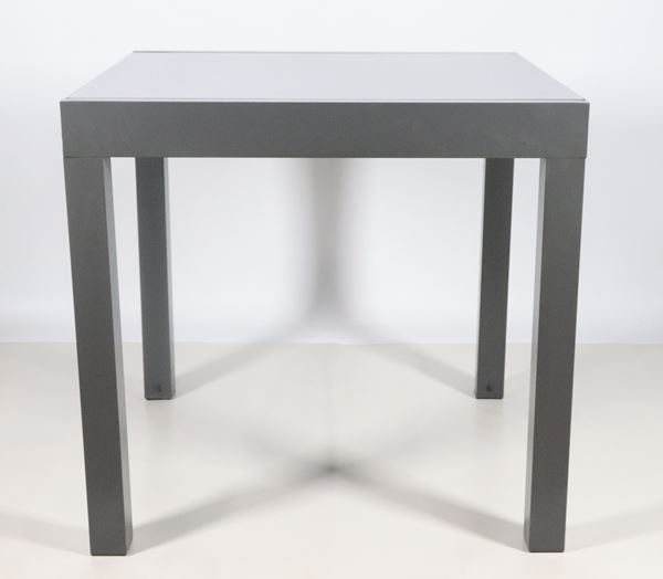 Extendable square table in aluminum and glass, four quadrangular legs. 1980s